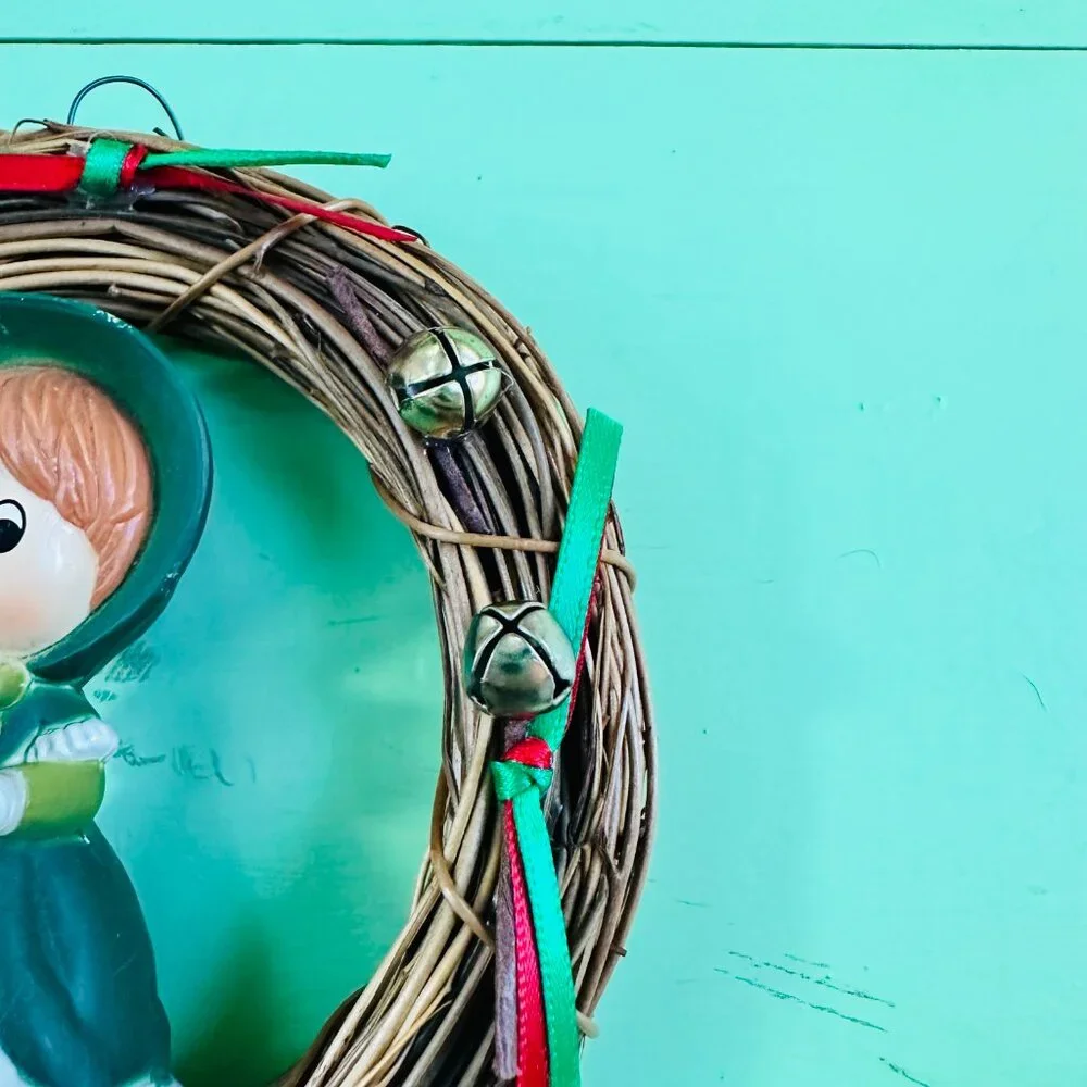 Vintage Mini Christmas Wreath Caroler Grapevine Wall Door Decor 4.75